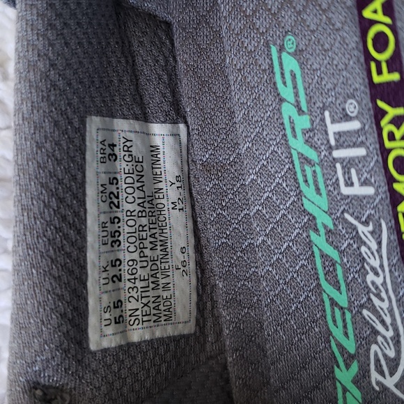 SKECHERS SLIP-ONS - Picture 5 of 10